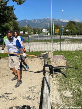 Pomoč pri urejanju športnih igrišč in igrišč pri kamniških šolah in vrtcih (9)